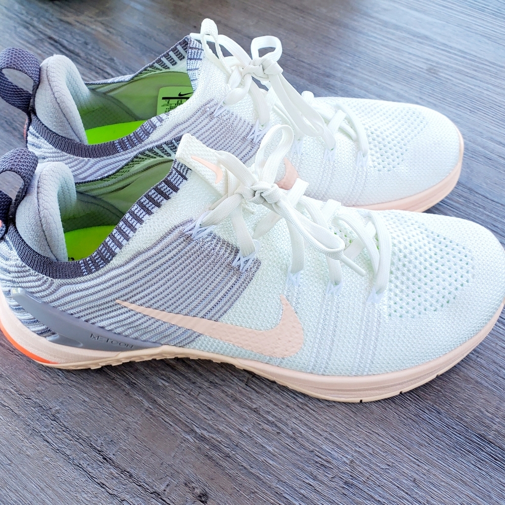 Nike women's Metcon 4 size 9